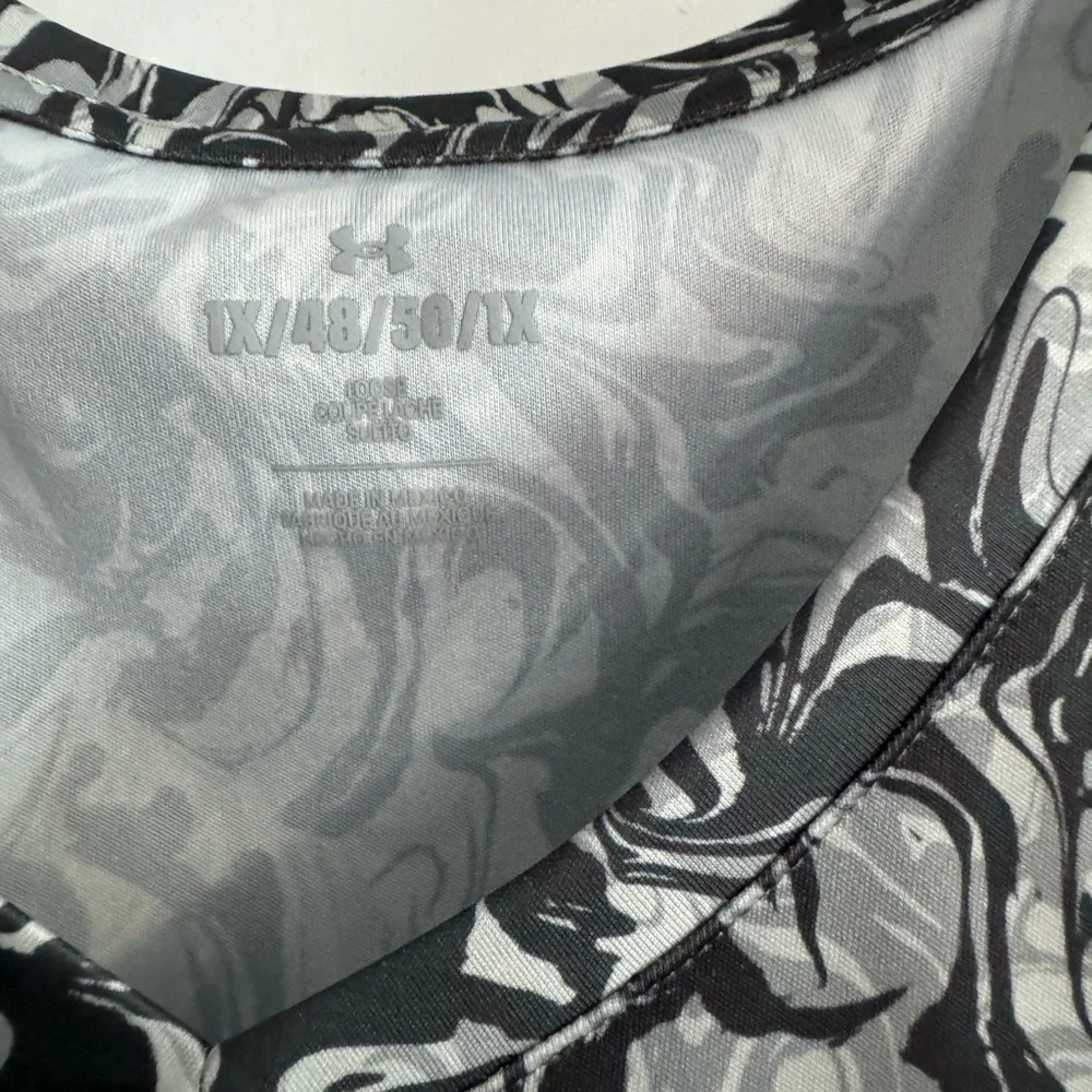 Under Armor Women’s 1X Black, Gray, White Print Shirt - Picture 3 of 10